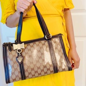 Authentic Gucci purse! Excellent condition just wanting a bigger one! 13x8x6.